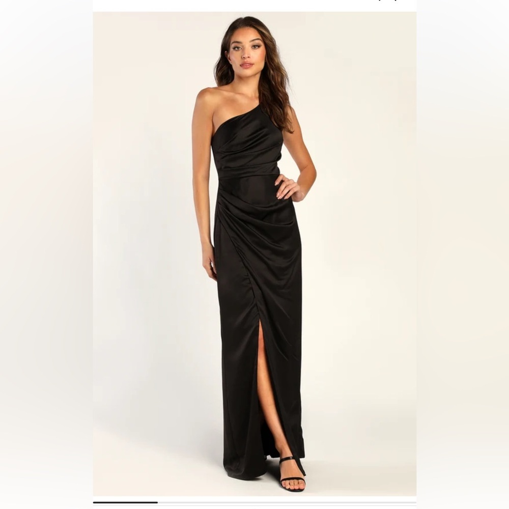 Lulu’s NWT NEVER WORN Med Black Satin OneShoulder FullLength Formal Gown Dress